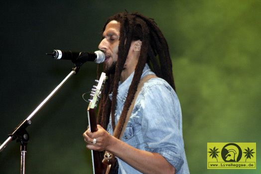 Julian Marley (Jam) with The Uprising Band 11. Chiemsee Reggae Festival, Übersee - Main Stage 21. August 2005 (12).jpg